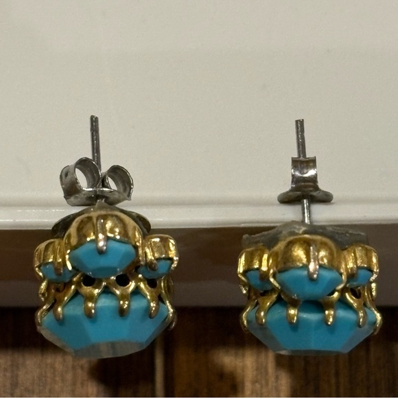 Vintage 1960's costume jewelry turquoise gold tone earrings with post backings - Picture 2 of 4
